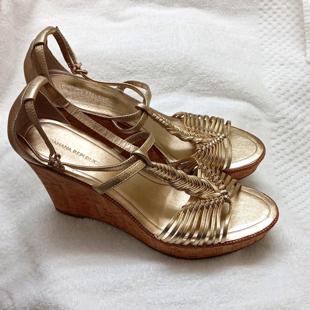 GORGEOUS BRAIDED GOLD HEELS SIZE 11
